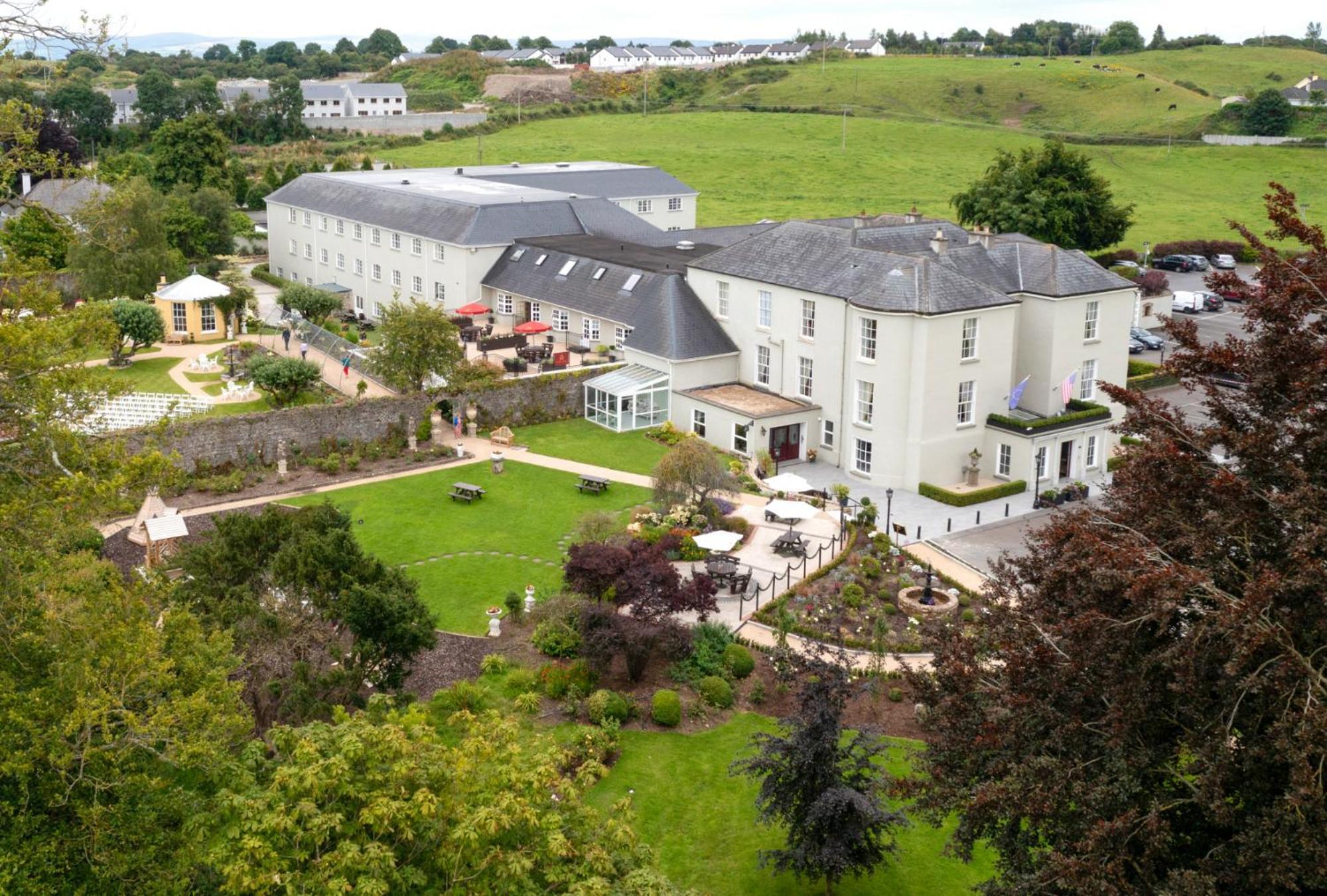 County Arms Birr Hotel Buitenkant foto
