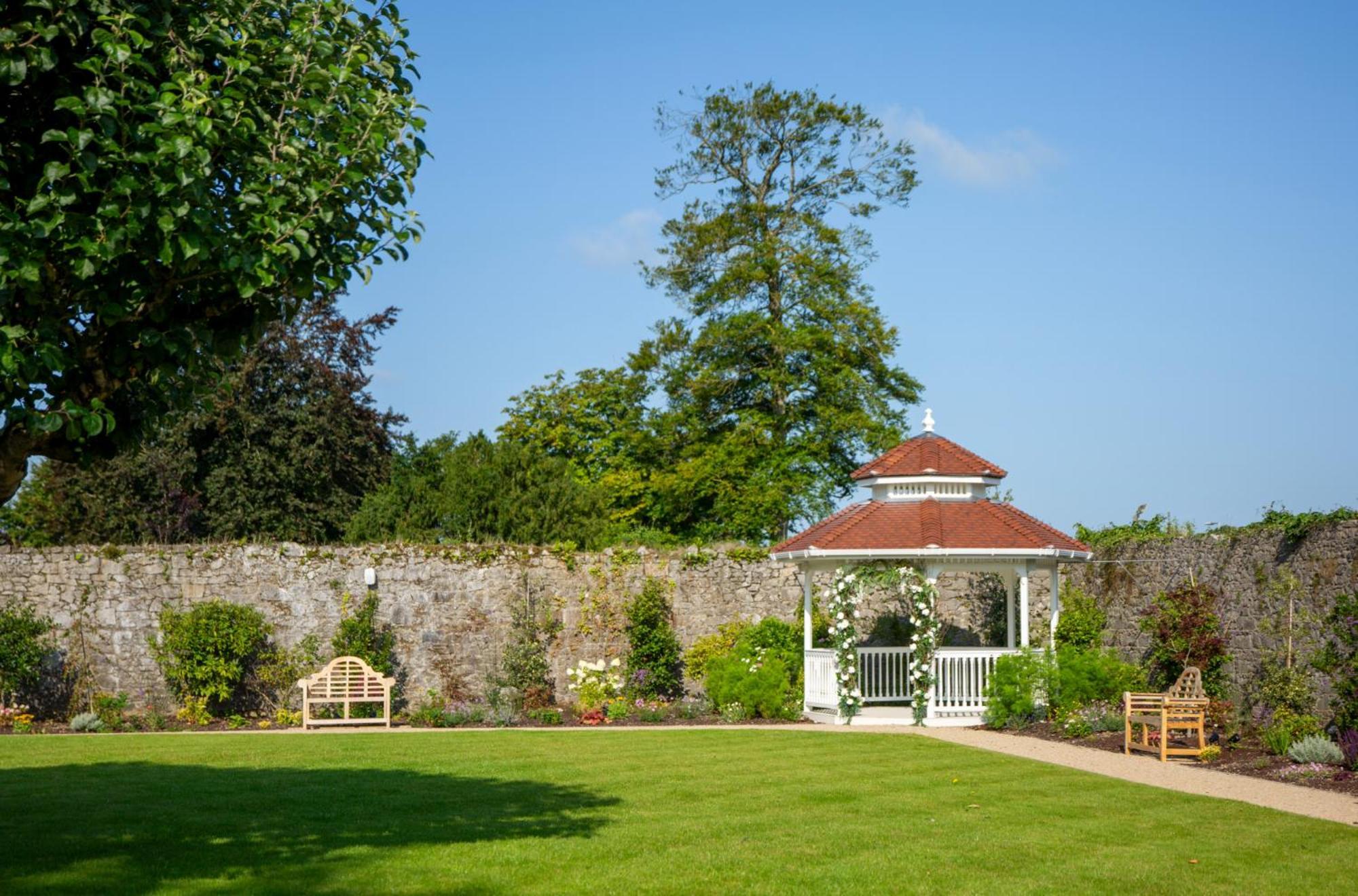 County Arms Birr Hotel Buitenkant foto