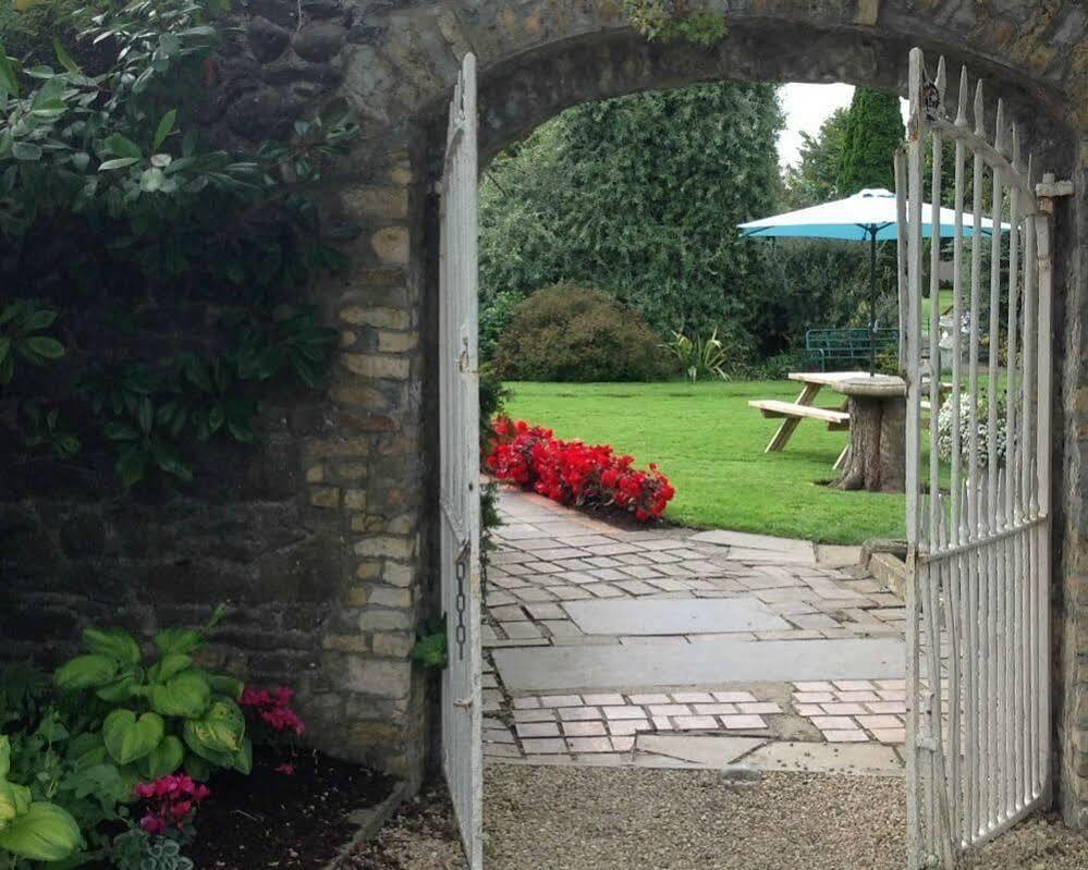 County Arms Birr Hotel Buitenkant foto