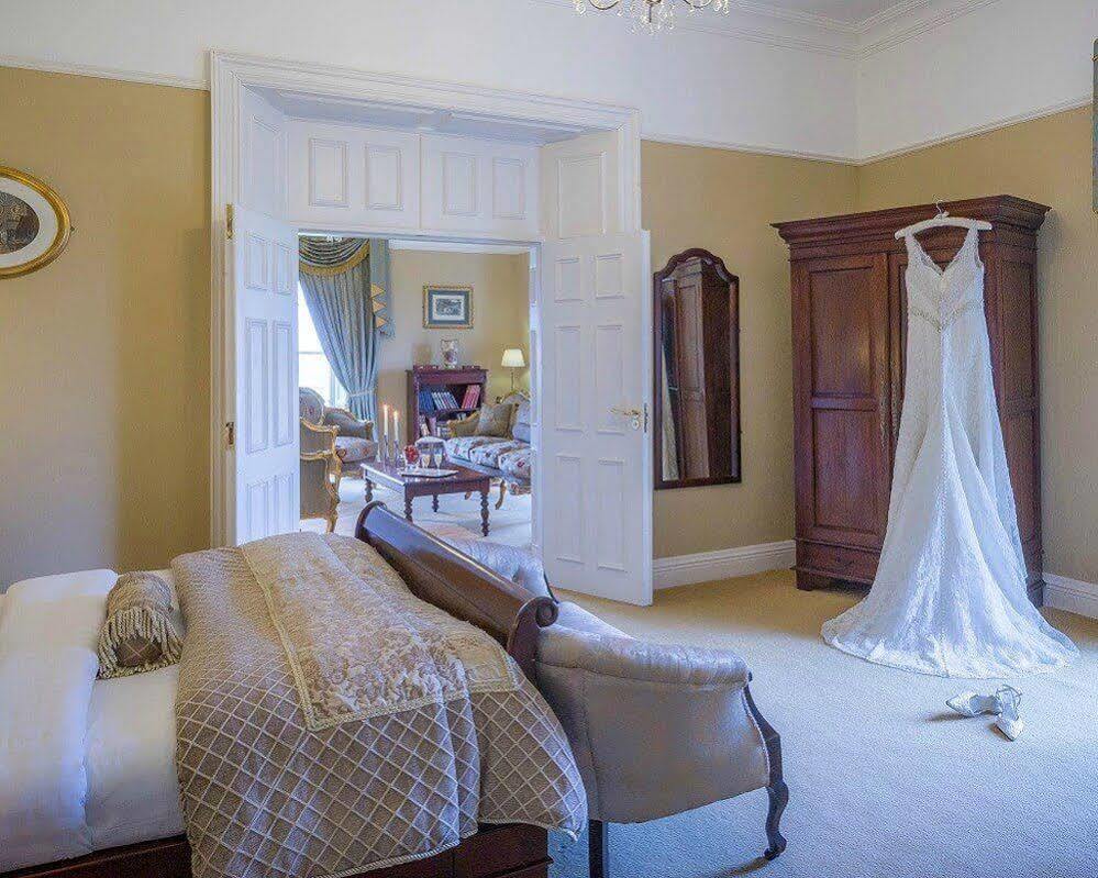 County Arms Birr Hotel Buitenkant foto